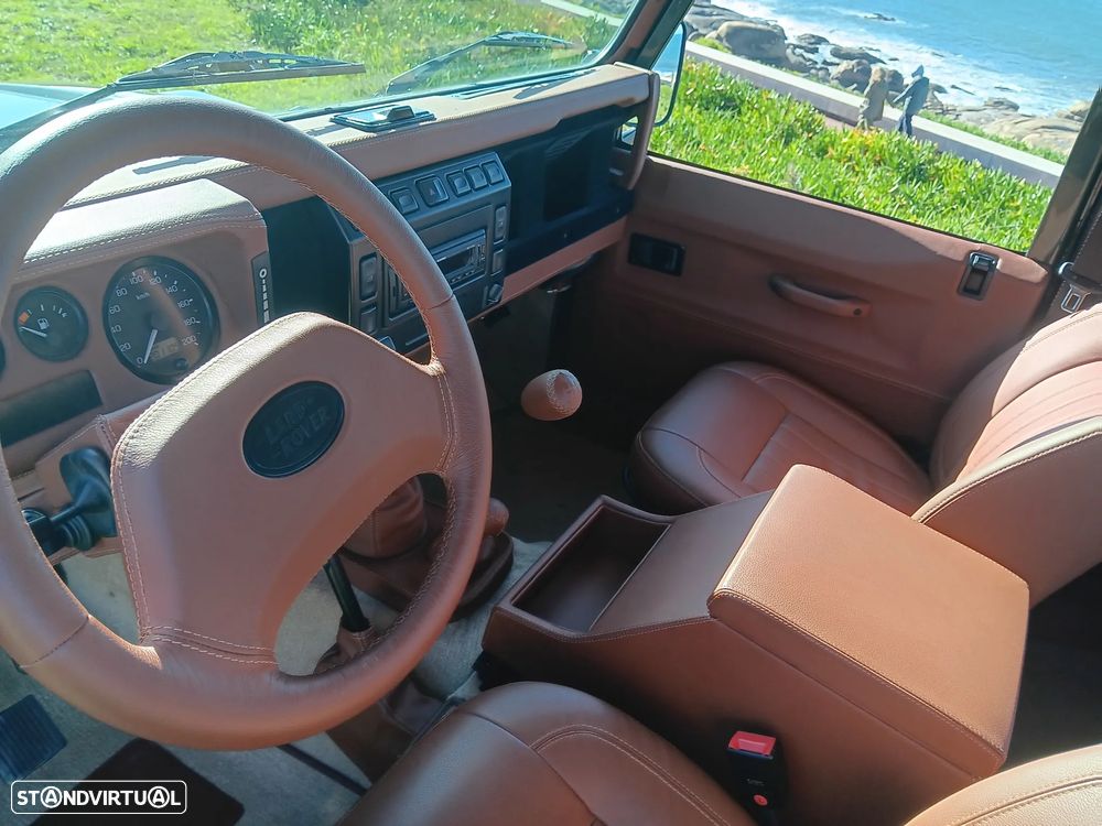 Land Rover Defender - 14
