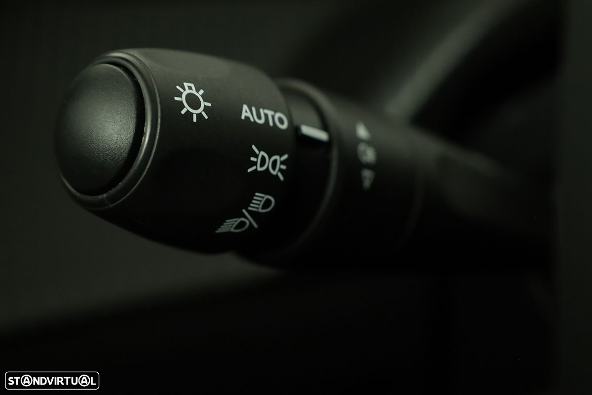 Peugeot 2008 1.2 PureTech Allure - 17