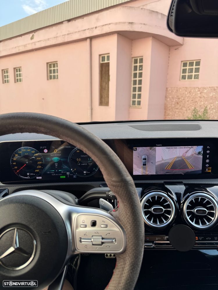 Mercedes-Benz A 250 Limousine e AMG Line - 12