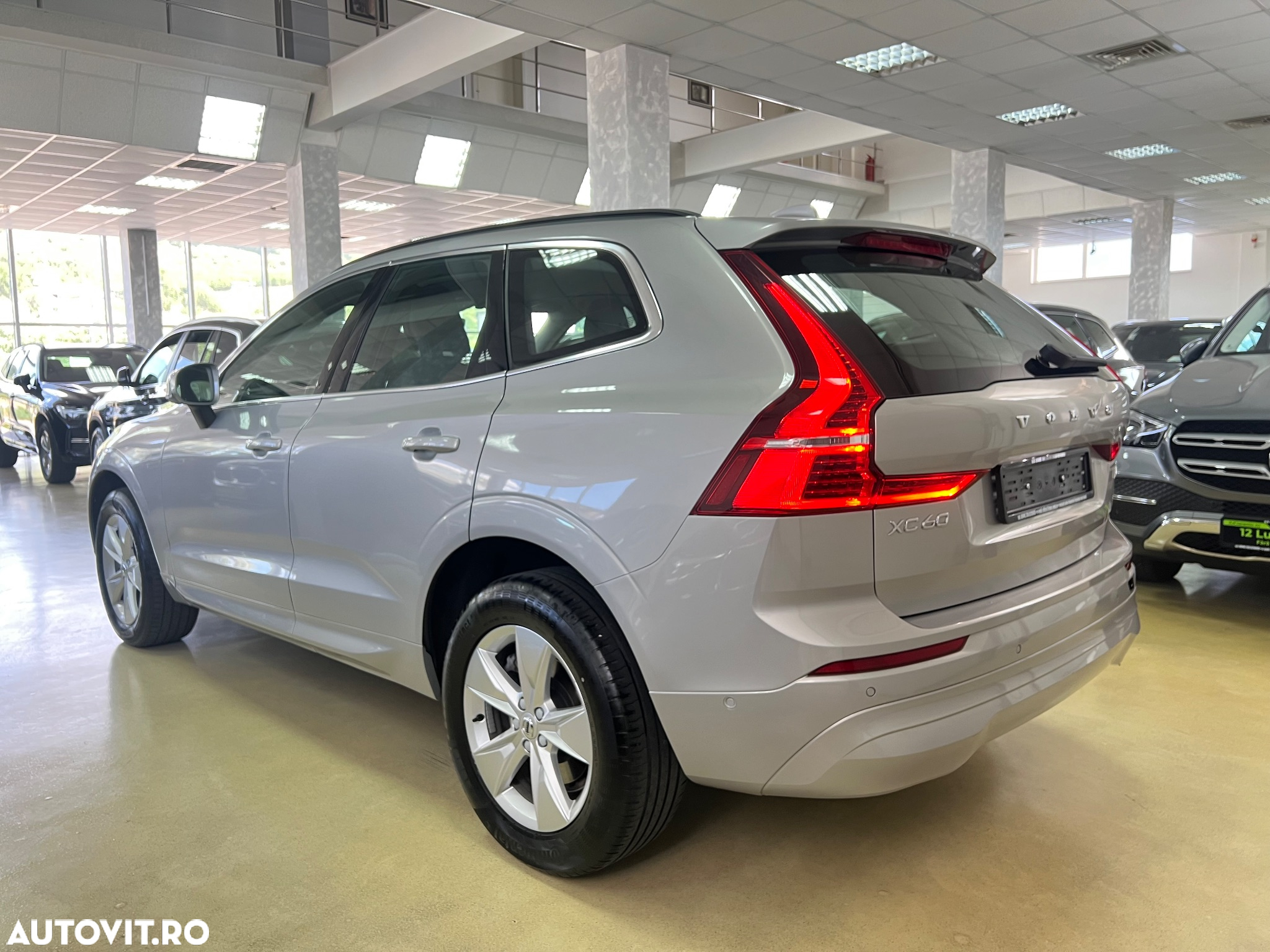 Volvo XC 60 B4 D AWD Geartronic Momentum Pro - 13