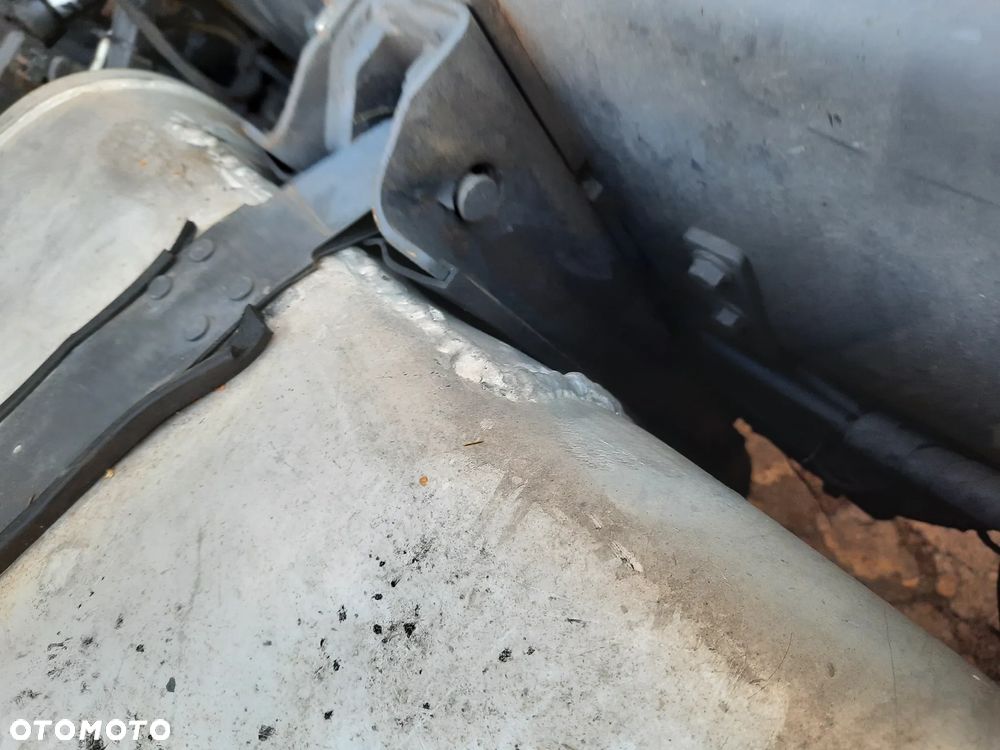 Zbiornik Paliwa 700 L Kompletny + Dystanse Scania R - 2