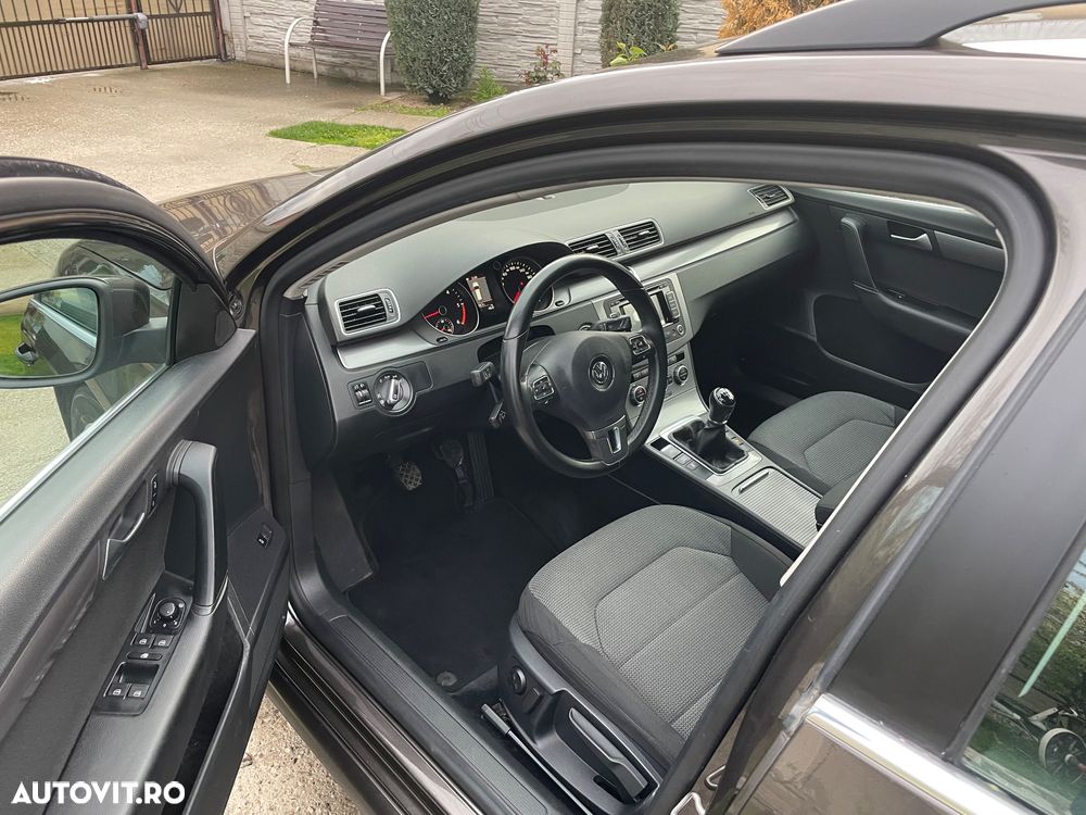 Volkswagen Passat - 16