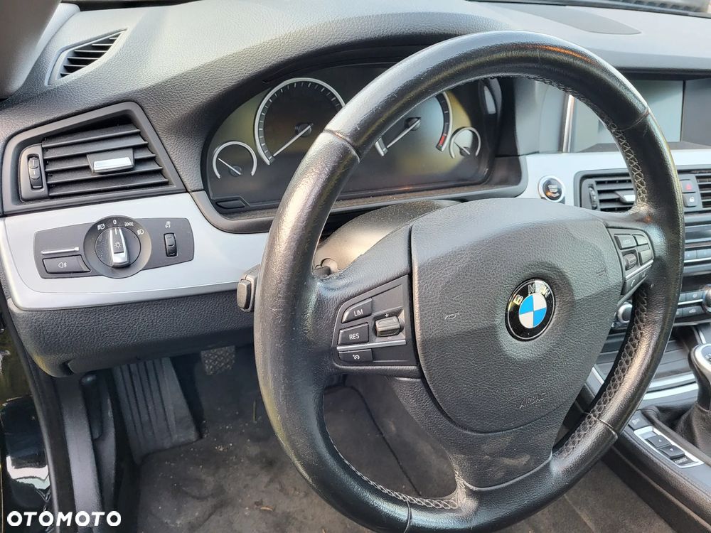 BMW Seria 5 528i - 9