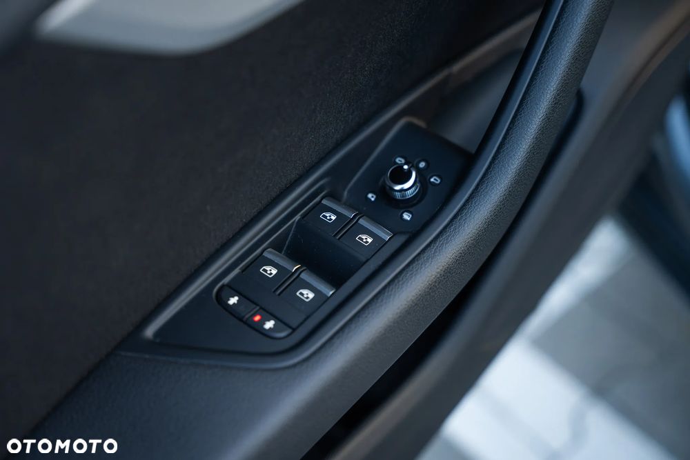 Audi A4 Limousine 35 TFSI mHEV S Line S tronic - 17