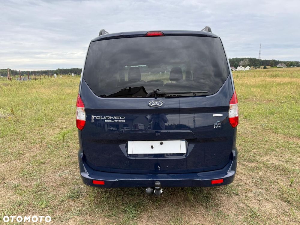 Ford Tourneo Courier 1.0 EcoBoost S&S Titanium - 10