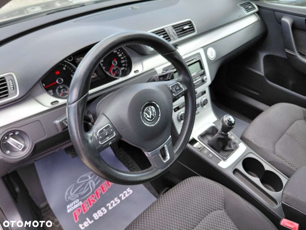 Volkswagen Passat - 11