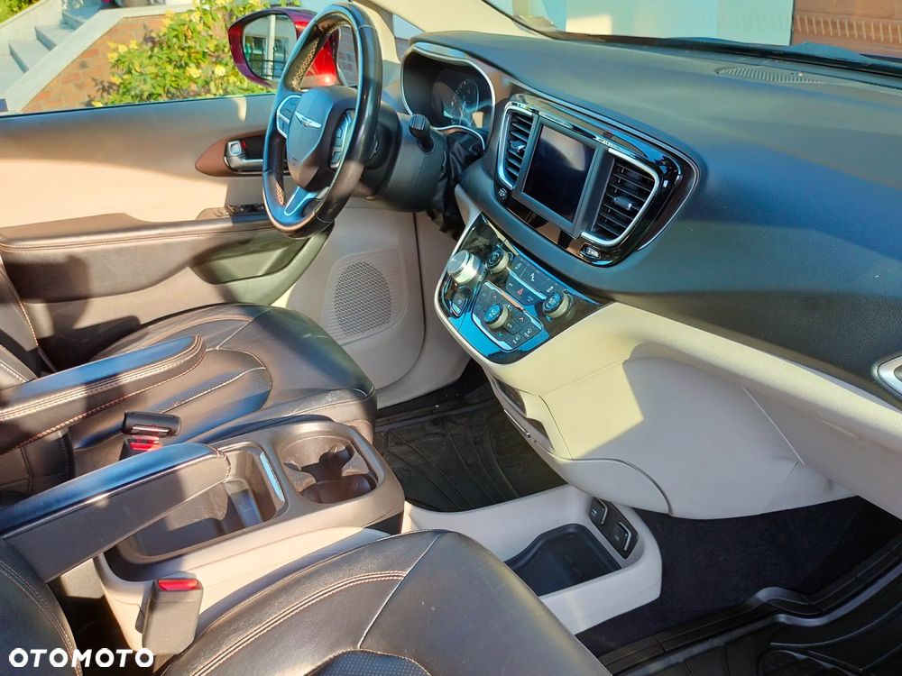 Chrysler Pacifica - 14