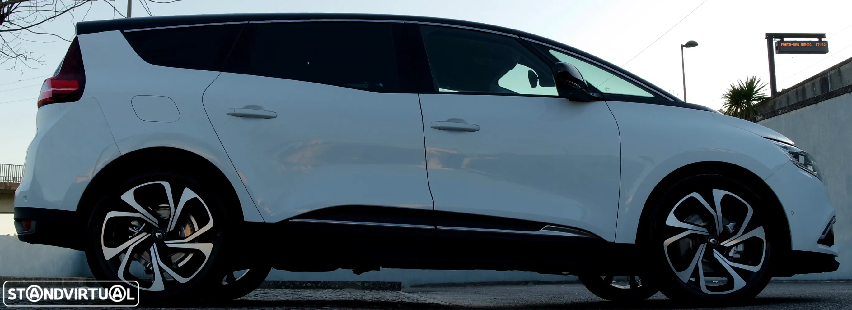 Renault Grand Scénic 1.7 Blue dCi Bose Edition EDC - 24