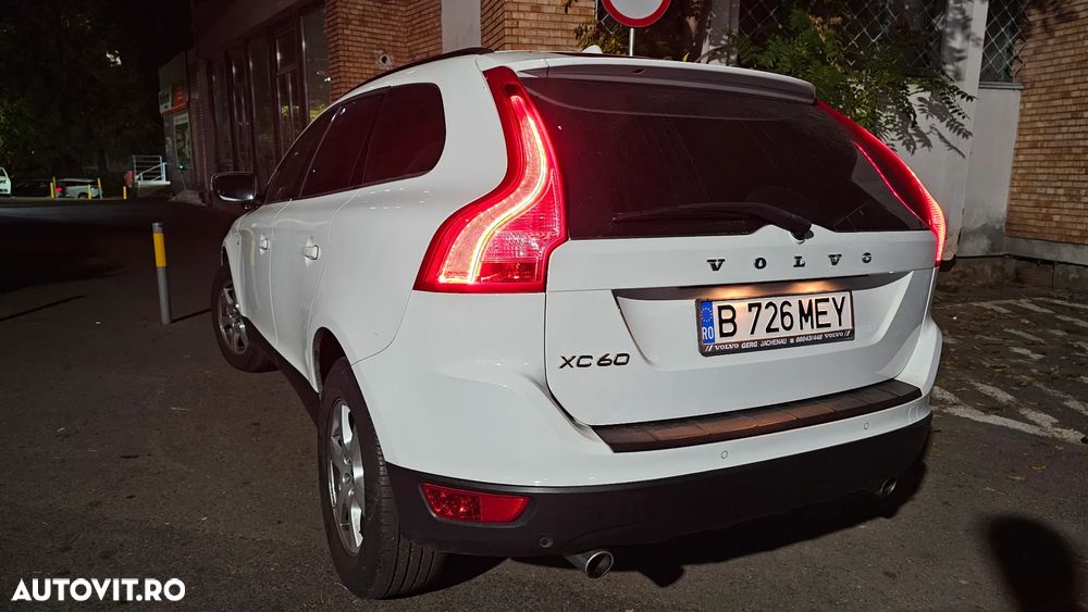 Volvo XC 60 D5 AWD Geartronic Momentum - 36