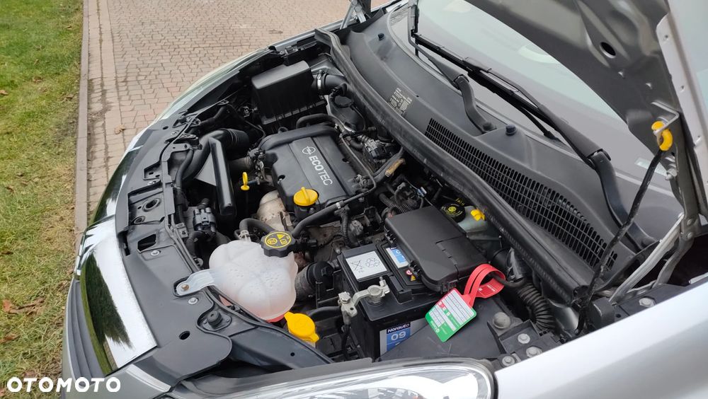 Opel Corsa 1.2 16V Selection 110 Jahre - 9