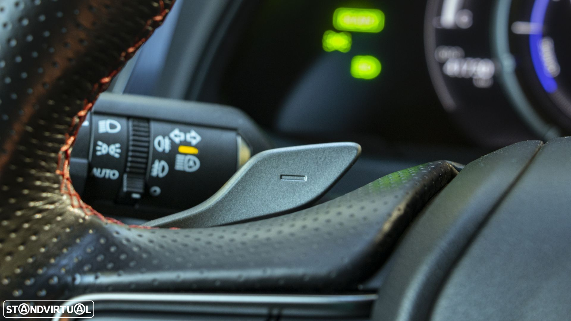 Lexus UX 250h F Sport - 34