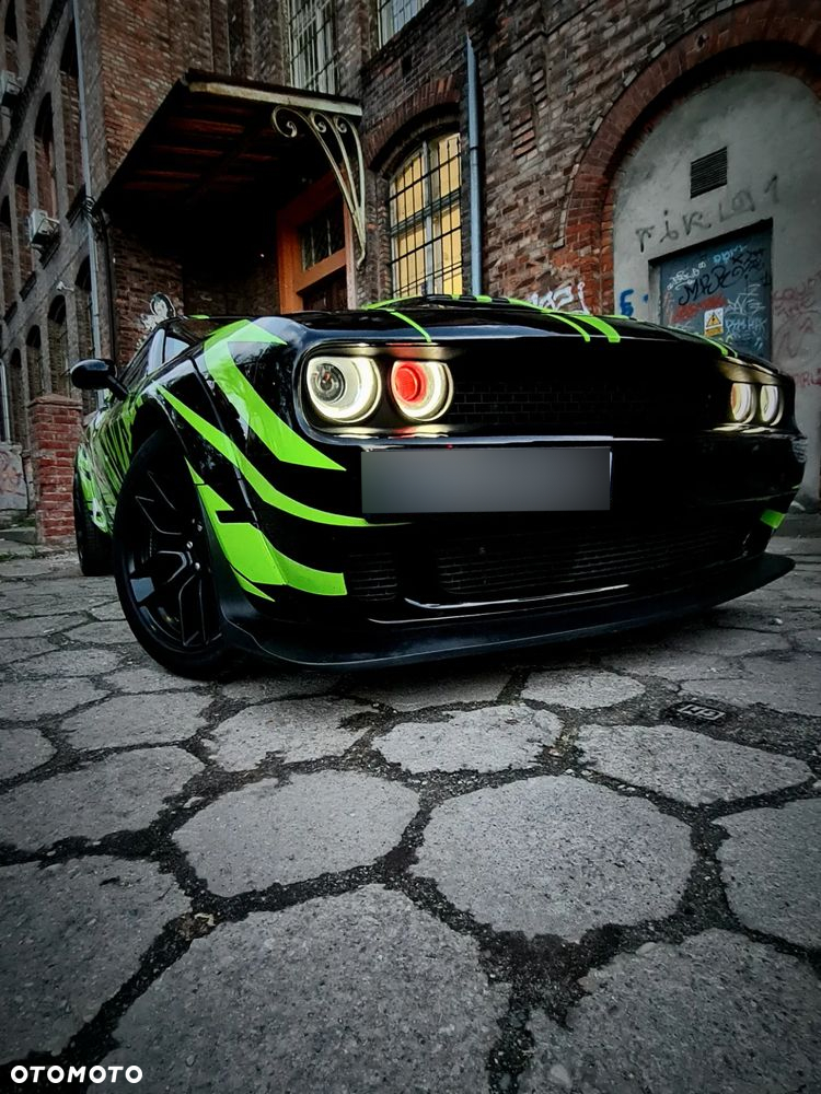 Dodge Challenger 6.4 Scat Pack - 2