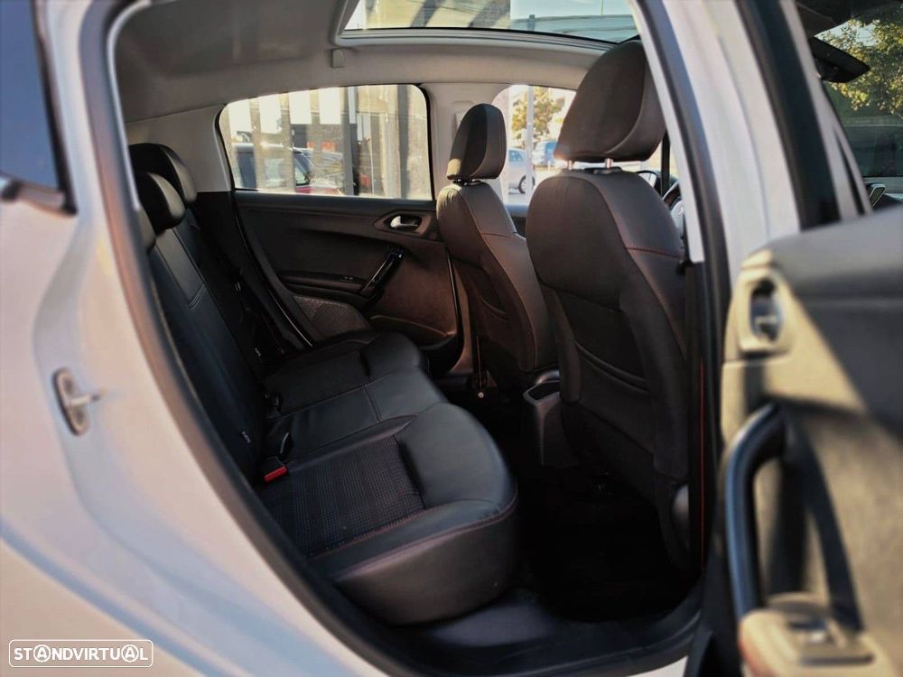 Peugeot 208 1.6 BlueHDi GT Line - 24