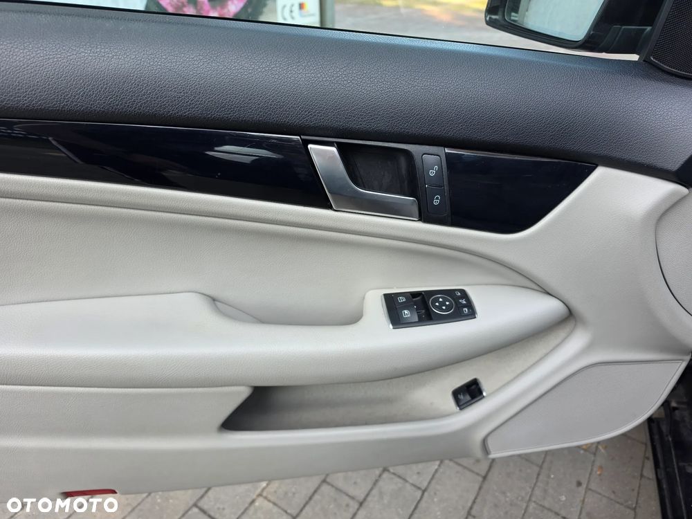 Mercedes-Benz Klasa C 180 (BlueEFFICIENCY) 7G-TRONIC - 26