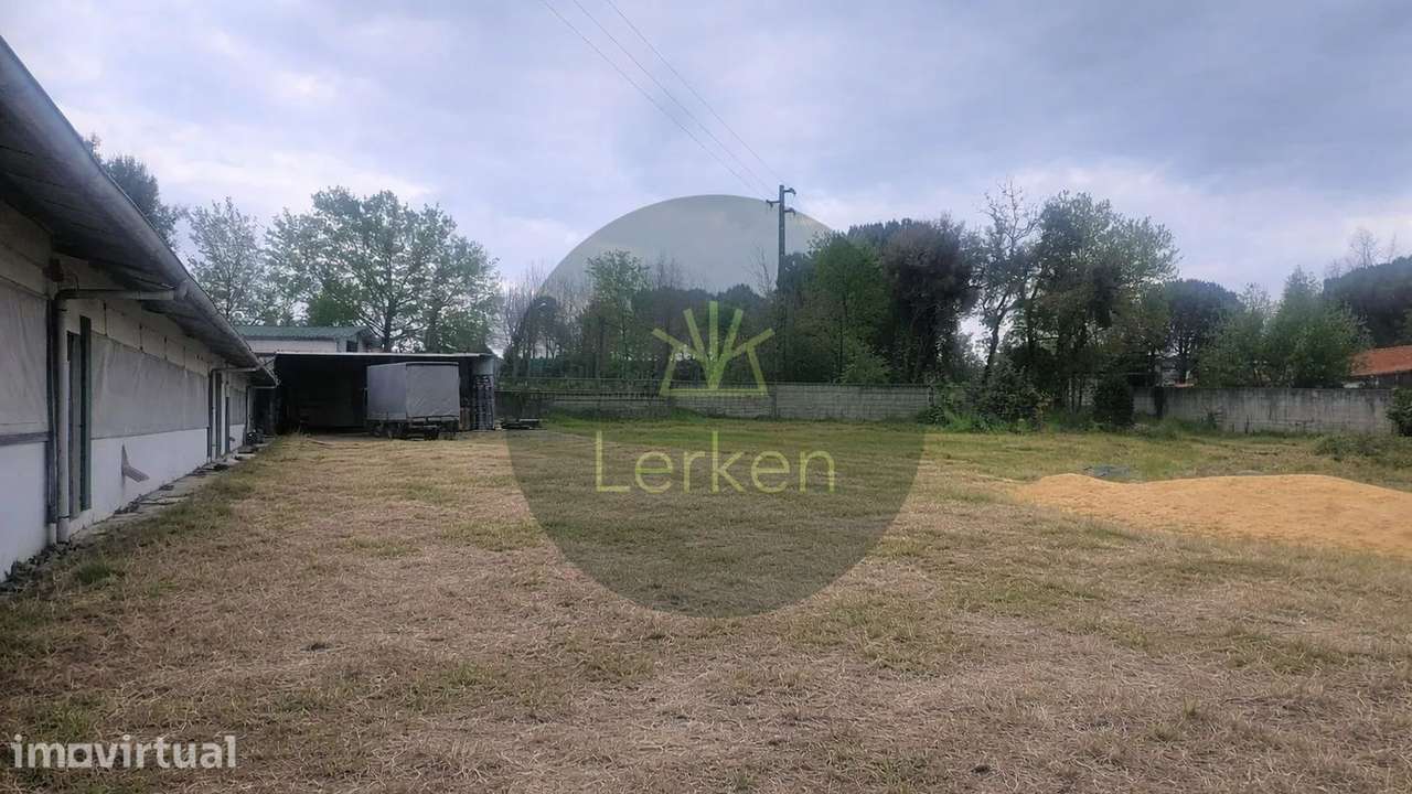 Terreno de 3.000 m² com Armazém de 500 m2 – S. Simão | V. N. Famalição - Grande imagem: 3/5