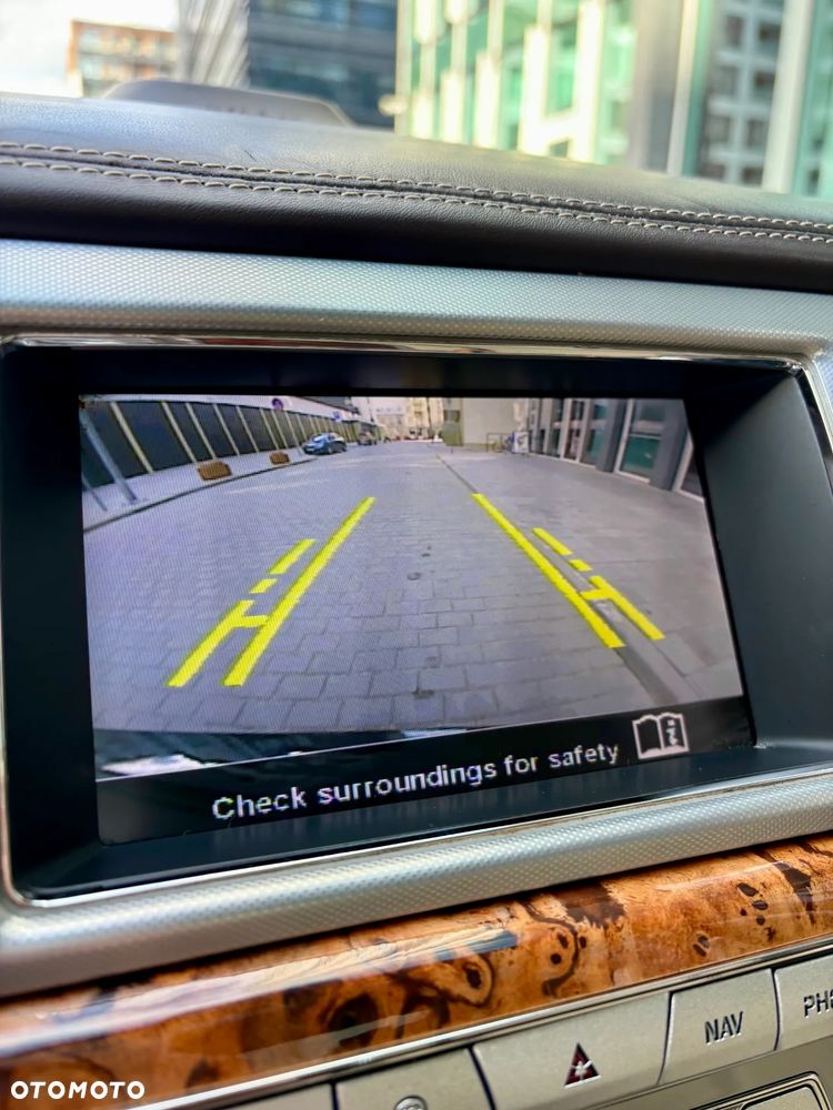 Jaguar XF 35t AWD Portfolio - 14