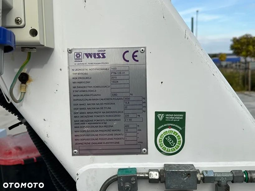 Land Rover Defender - 32