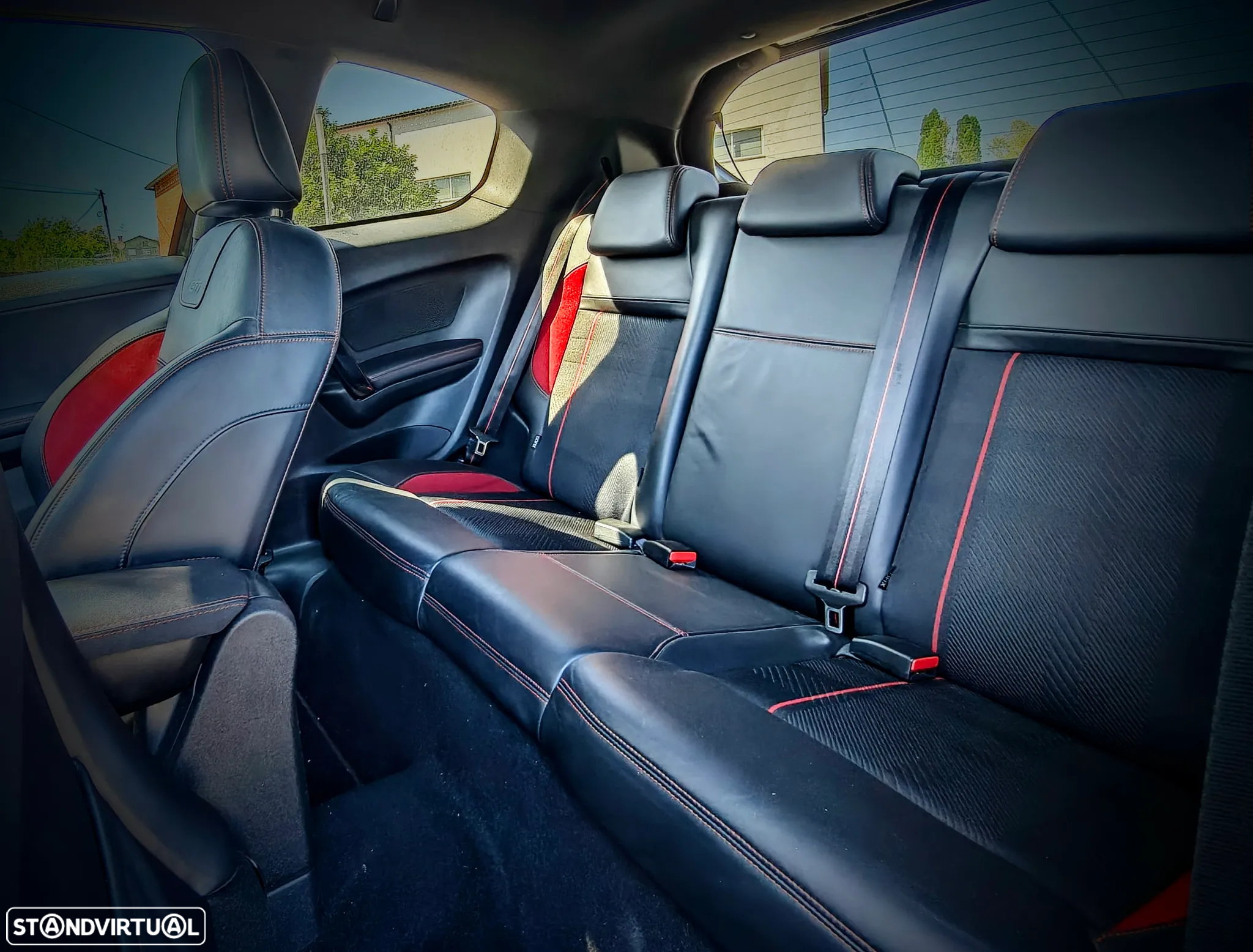 Peugeot 208 GTI 200 THP - 17