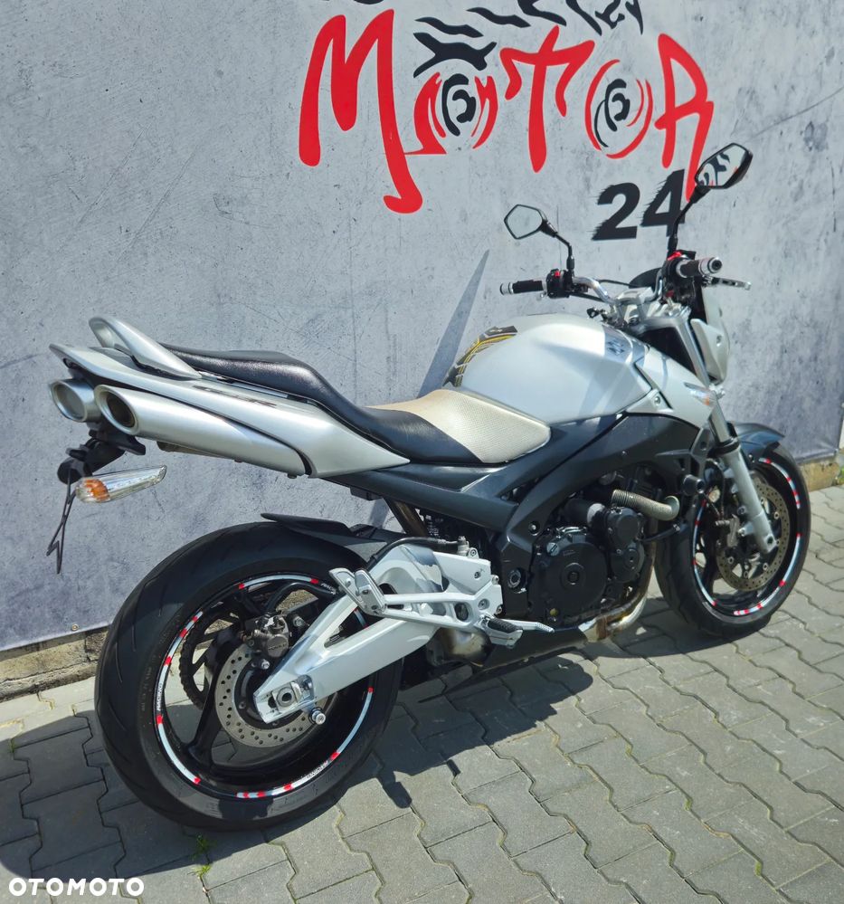 Suzuki GSR - 4