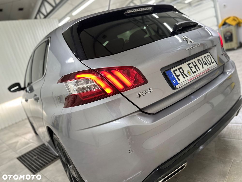 Peugeot 308 - 8