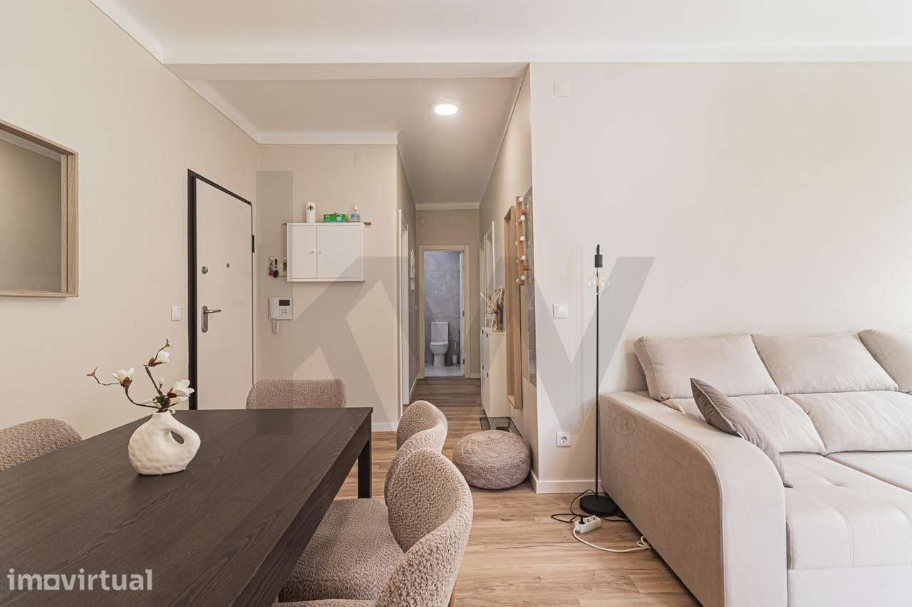 Apartamento T2 Completamente Renovado Almada 65mts2 com varanda - Grande imagem: 5/38