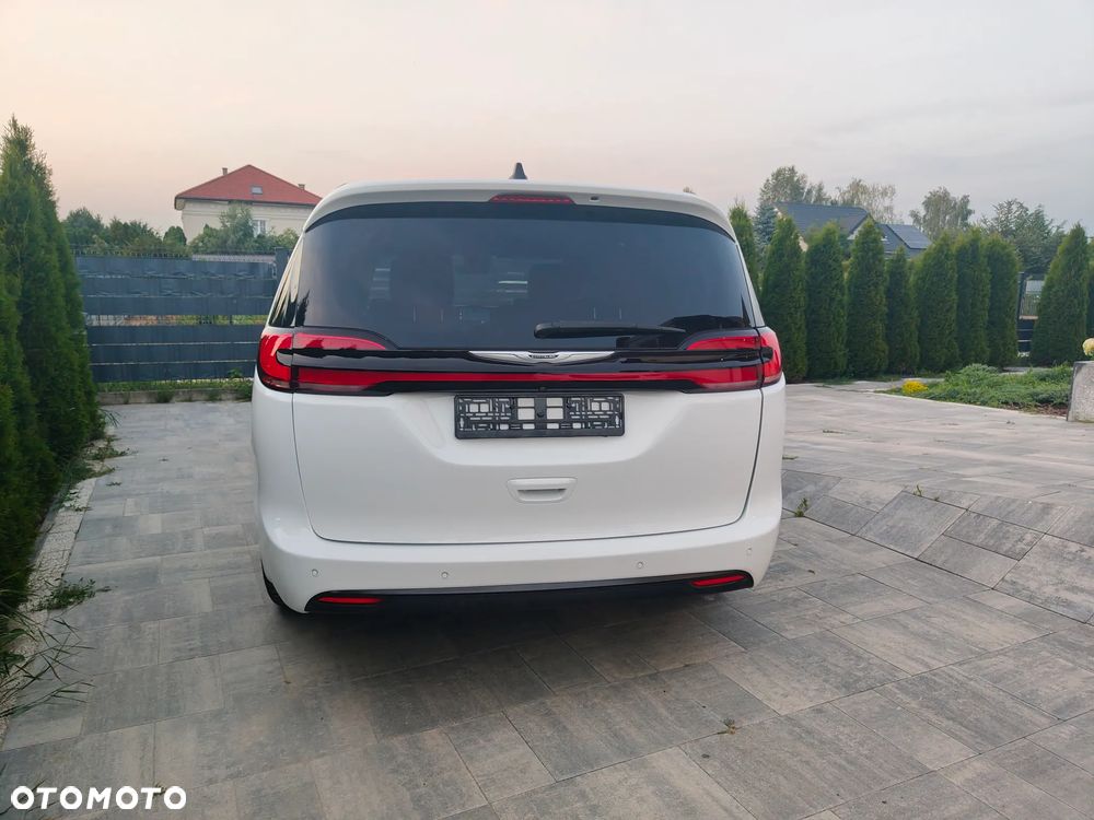 Chrysler Pacifica - 4