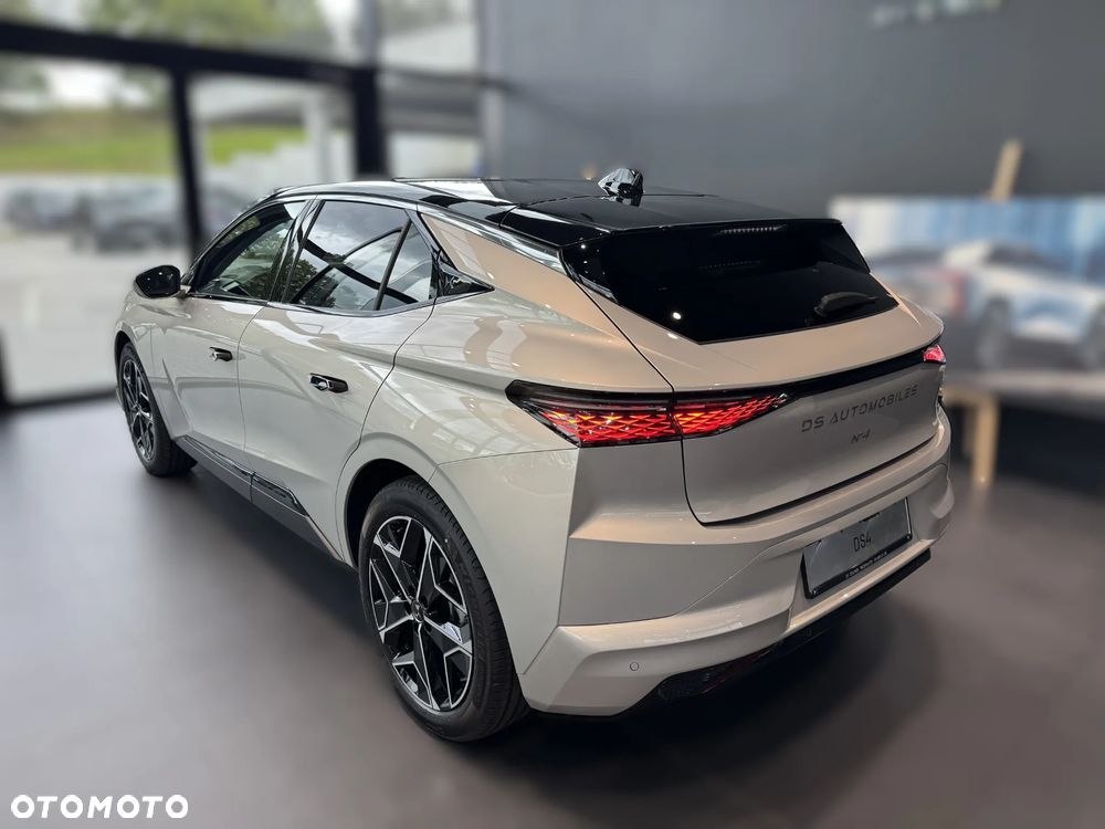 DS Automobiles N°4 1.2 mHEV Étoile Alcantara eDCS6 - 15