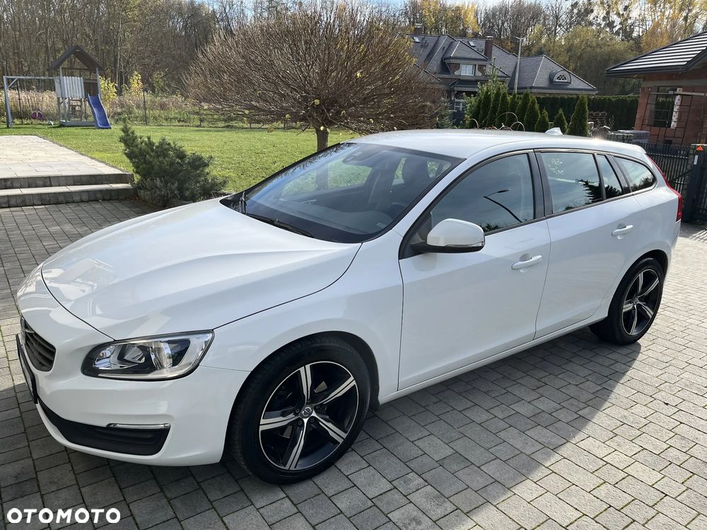 Volvo V60 T3 Drive-E Dynamic Edition (Kinetic) - 2