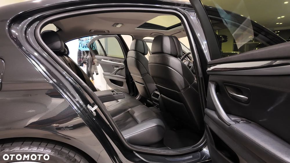 BMW Seria 5 530d Luxury Line - 30