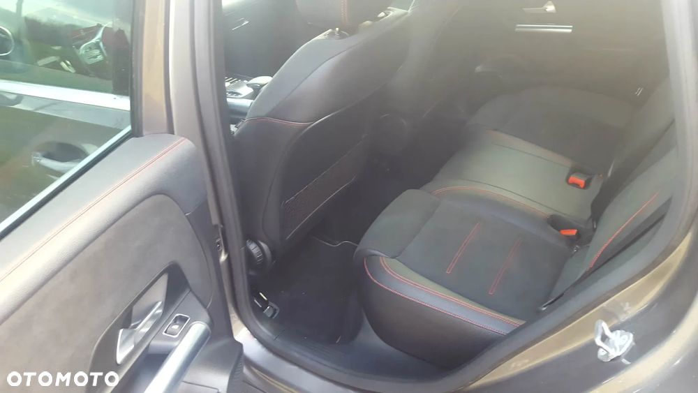 Mercedes-Benz Klasa B 180 d AMG Line 7G-DCT - 16