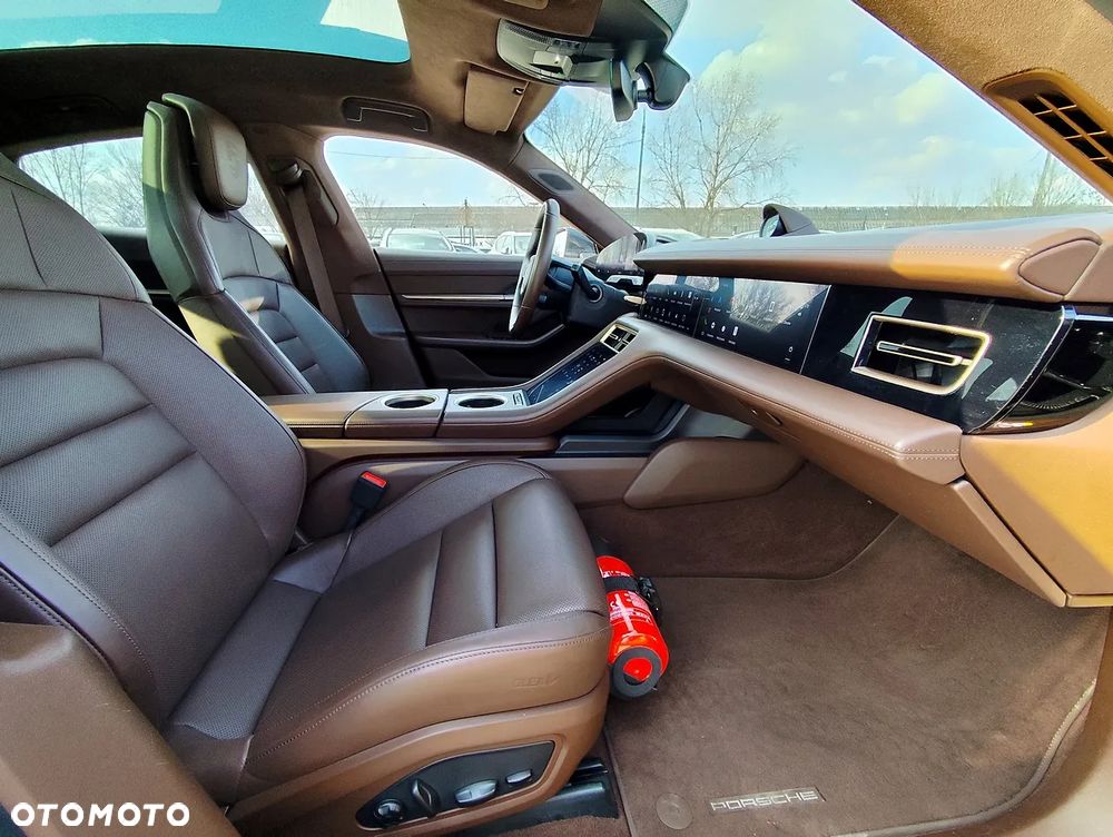 Porsche Taycan Turbo - 8