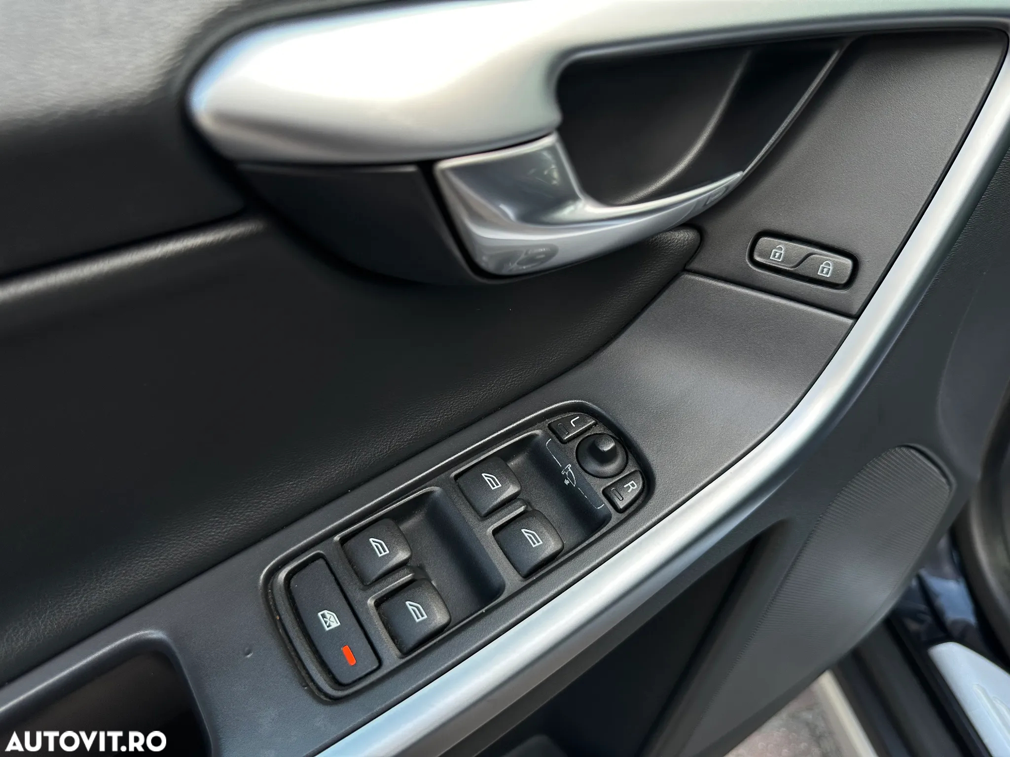 Volvo XC 60 D5 AWD Aut. RDesign - 24