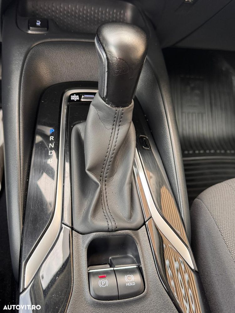 Toyota Corolla 1.8 HSD Business - 16