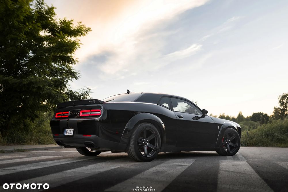 Dodge Challenger 6.2 Hellcat - 4