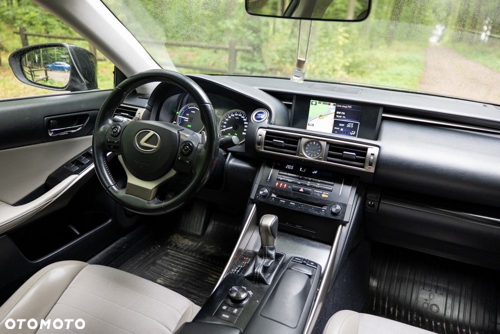 Lexus IS 300h Business - 13
