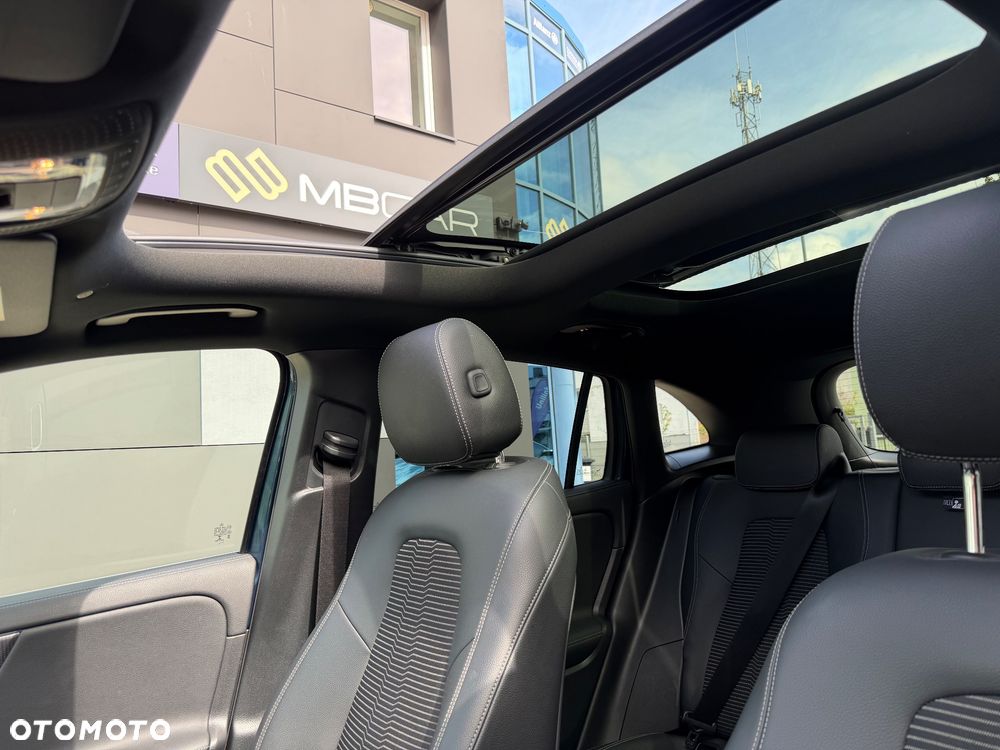 Mercedes-Benz GLA - 12