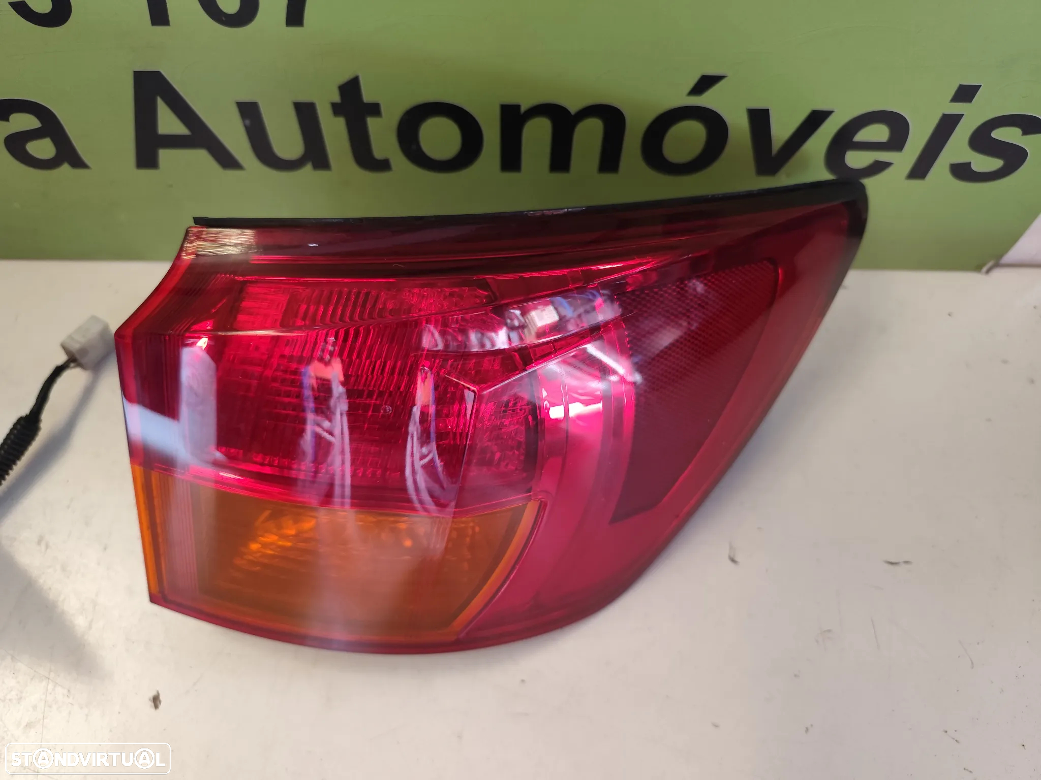 LEXUS IS FAROLIM DIREITO / ESQUERDO - FT466 - 6