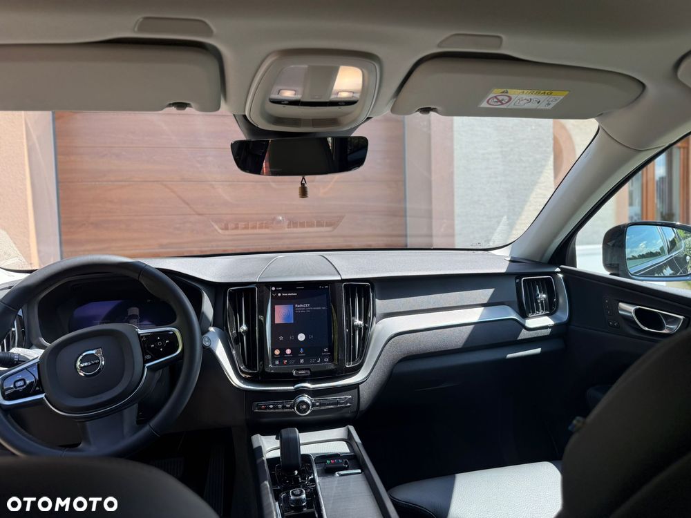 Volvo XC 60 B4 B Plus Dark - 2