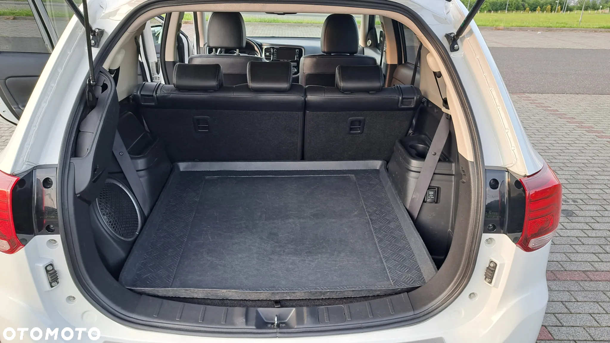 Mitsubishi Outlander 2.0 Instyle Navi 4WD CVT - 13