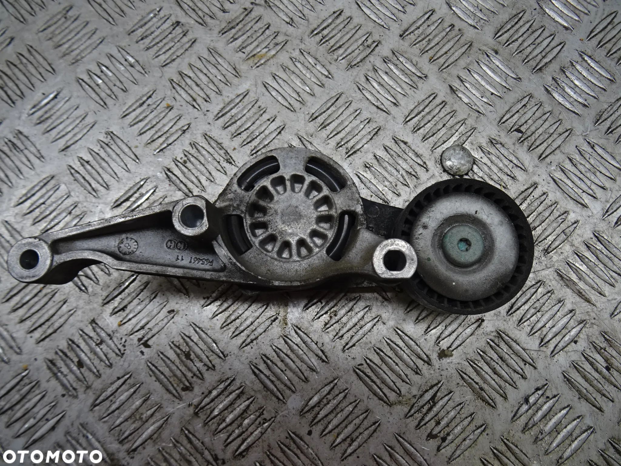 VW GOLF V 1.9TDI BLS ROLKA NAPINACZ PASKA KLINOWEGO 03G9033150 - 1