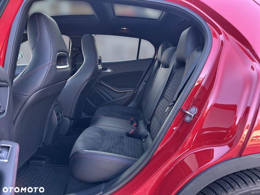 Mercedes-Benz GLA - 13