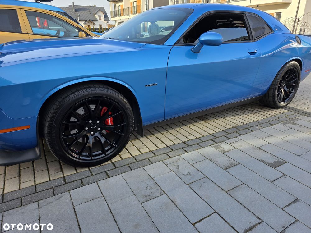 Dodge Challenger - 2