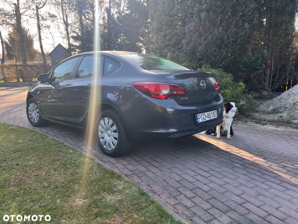 Opel Astra 1.6 Cosmo EU6 - 3