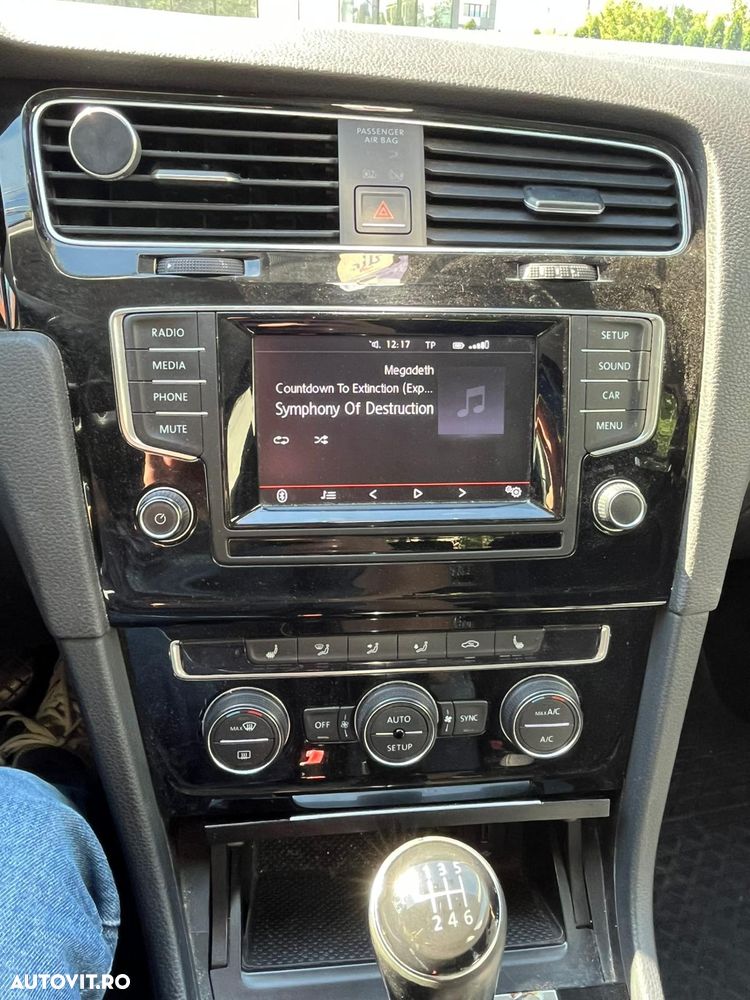 Volkswagen Golf - 6