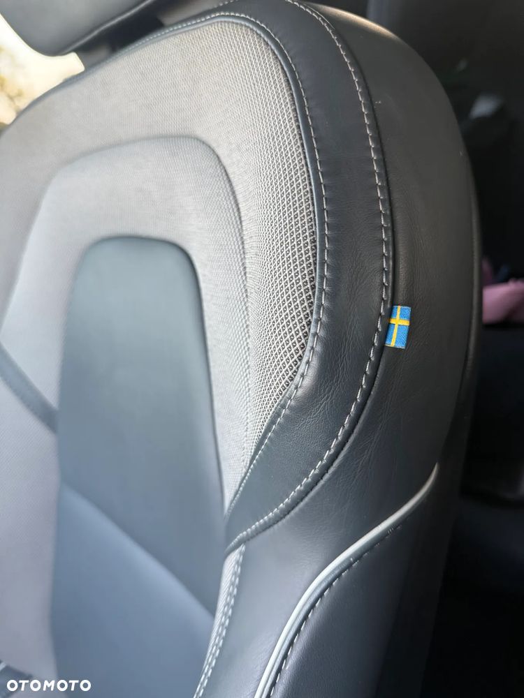 Volvo XC 60 T6 AWD Geartronic RDesign - 17