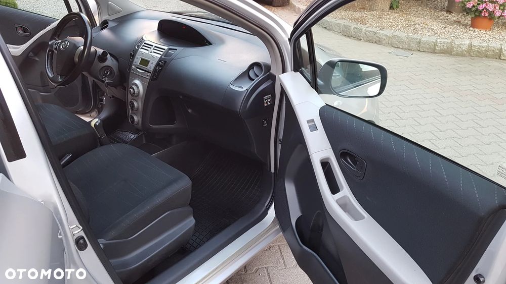 Toyota Yaris 1.3 Luna Premium - 9