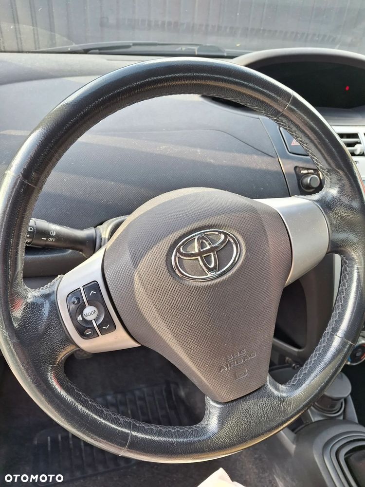 Toyota Yaris 1.3 Sol - 11