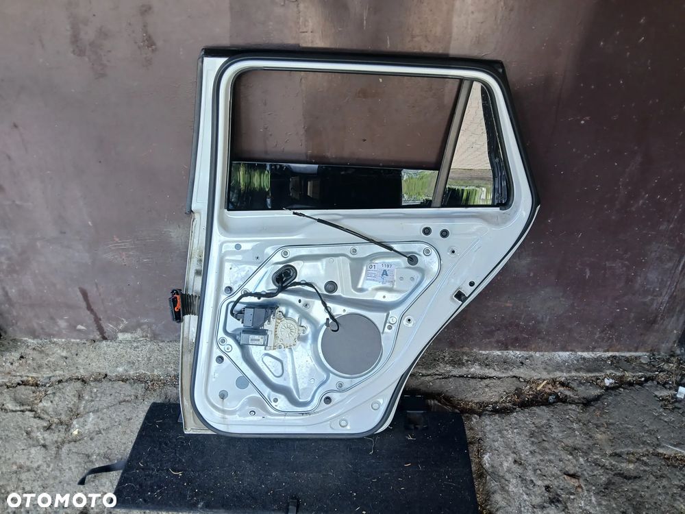 VW GOLF 5,6 KOMBI.DRZWI TYŁ PRAWY KOMPLETNE LB9A - 2