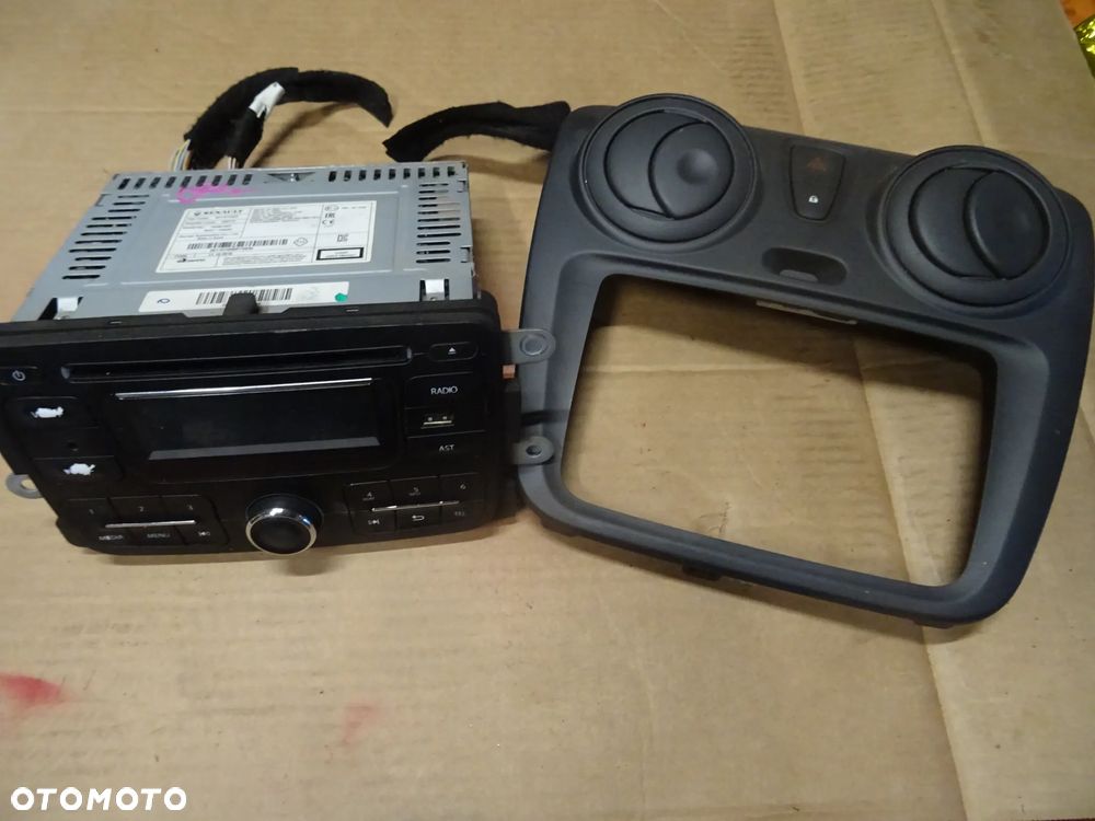 DACIA DOKKOER LODGY INNE CD RADIO + RAMKA ROWNIEZ INNE CZESCI PYTAC - 1