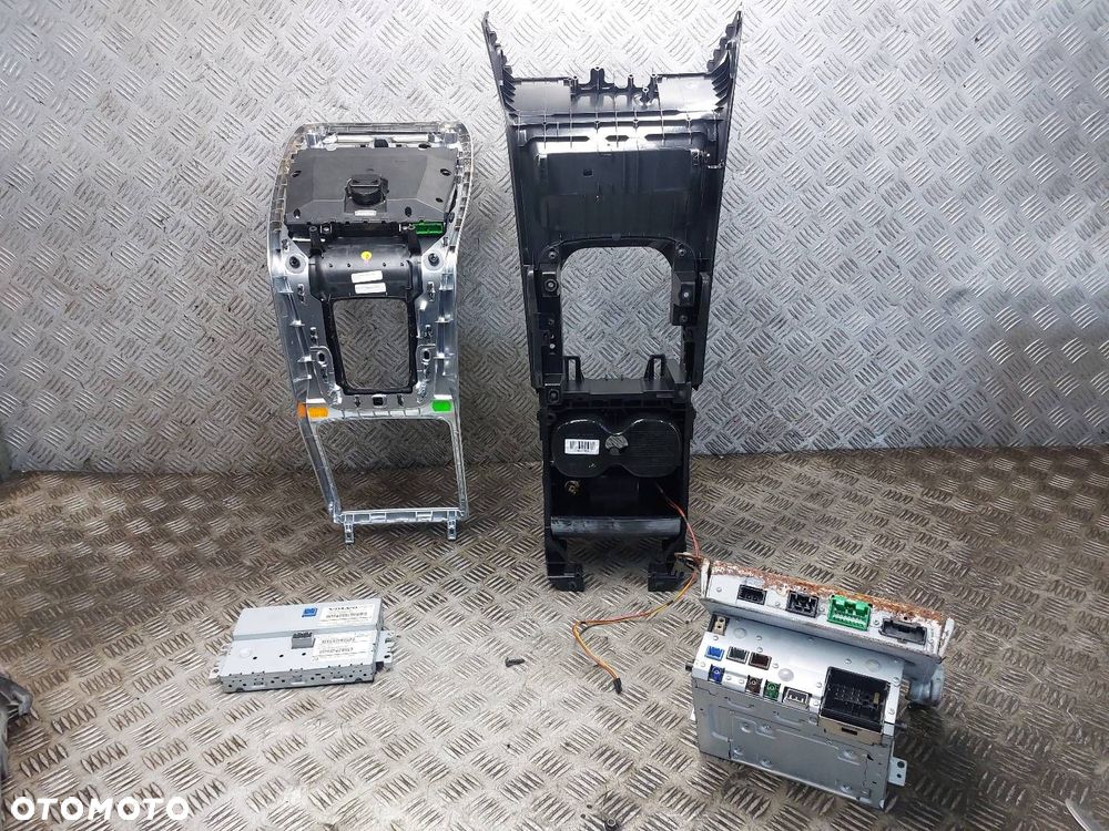 RADIO PANEL RADIA NAWIEWU WYŚWIETLACZ WZMACNIACZ WODOSPAD VOLVO V70 III - 10
